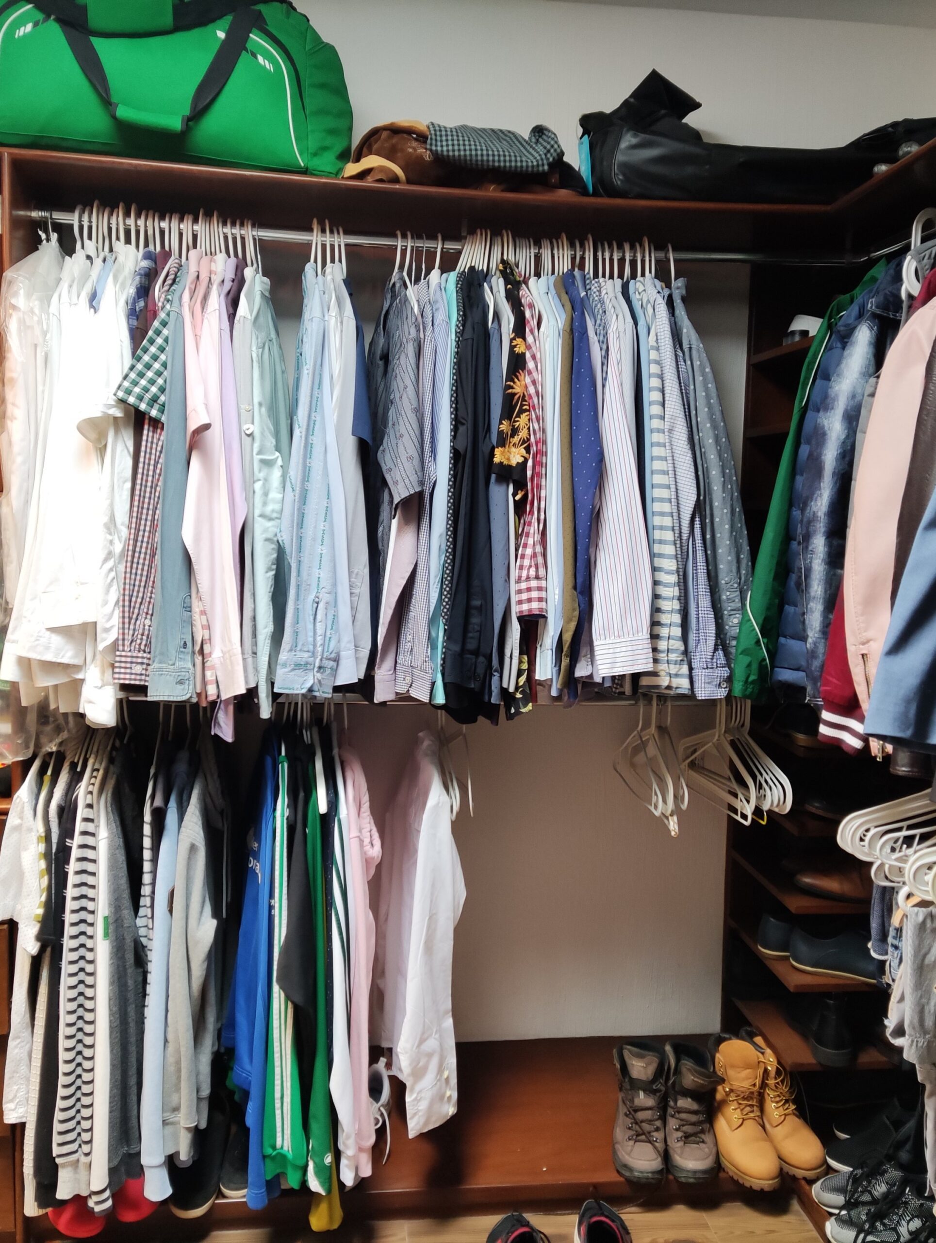 Schrank vor der Organisation